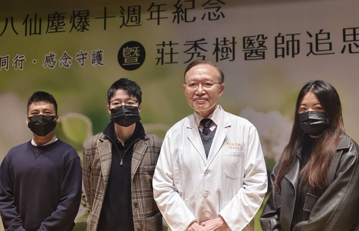 圖／傷友感謝莊秀樹醫師帶領的醫療團隊，專業細心照護。（記者孟龍攝）