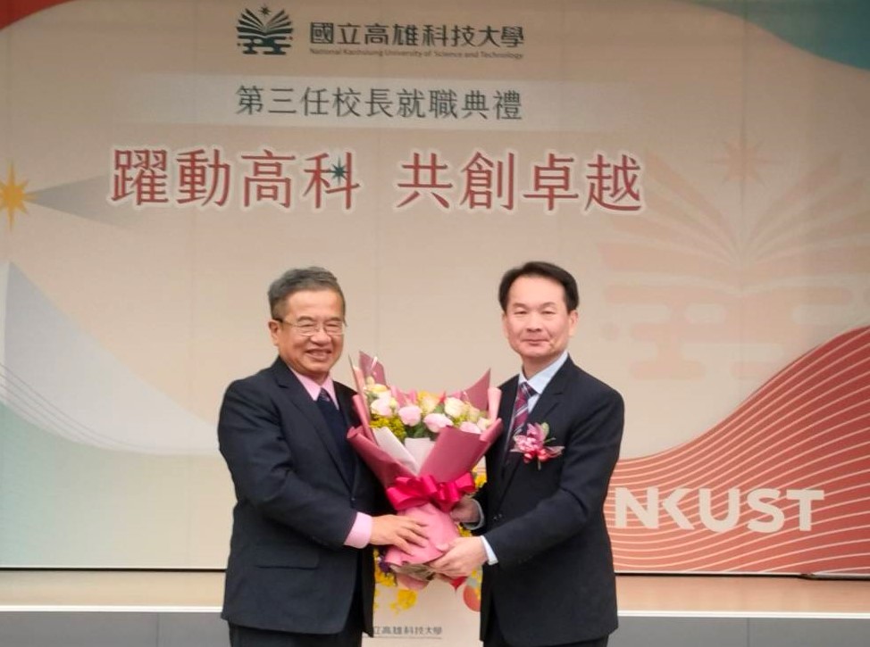 ▲圖左，卸任校長楊慶煜；圖右，新任校長吳忠信。。（記者 李堂安 攝）
