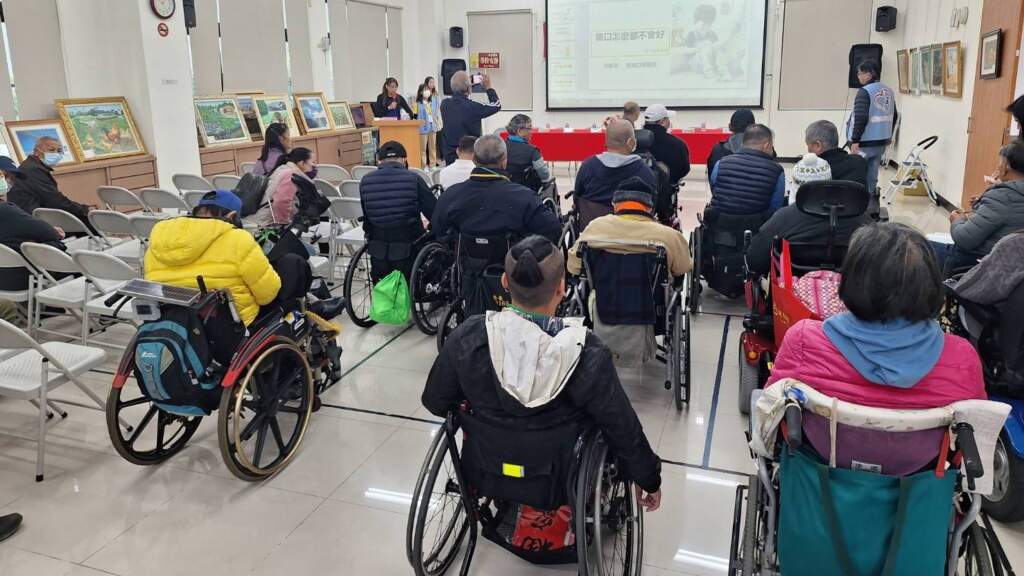 ▲彰化縣脊髓損傷重建協會今日在脊新家園舉辦第十七屆第二次會員大會,結合醫療講座、義診與輔具服務,吸引會員與家屬熱情參與,現場溫馨熱絡。(圖/記者林明佑翻攝)