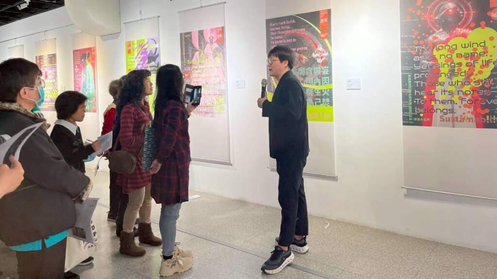 ▲國立彰化生活美學館即日起至3月1日於第三展覽室推出張芳榜個展《星命之環》,展出40件數位版畫作品,引領觀眾展開跨文化與跨學科思辨。(圖/彰化生活美學館提供)