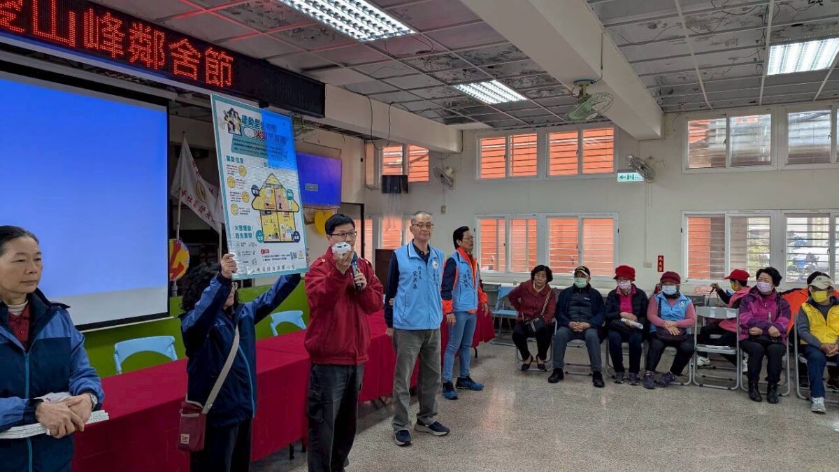 這顆是居家保命符!山峰消防推廣住警器 模擬高分貝警示聲震驚里民 1769922828724