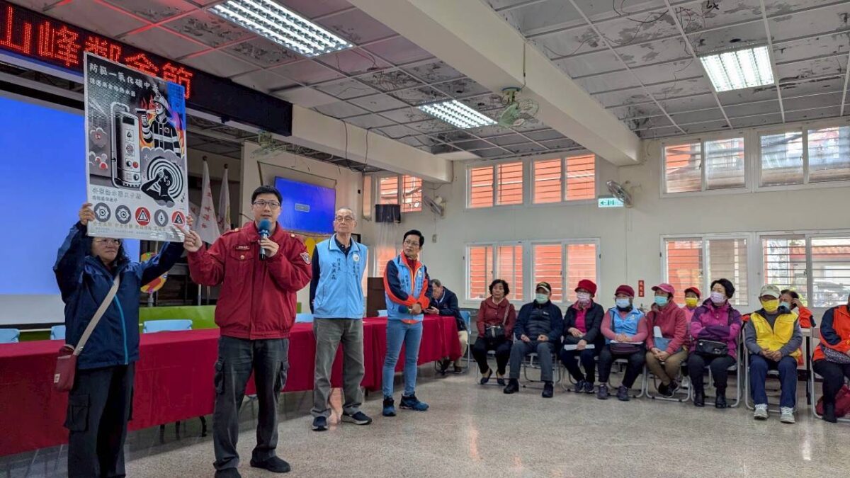 這顆是居家保命符!山峰消防推廣住警器 模擬高分貝警示聲震驚里民 1769922819621