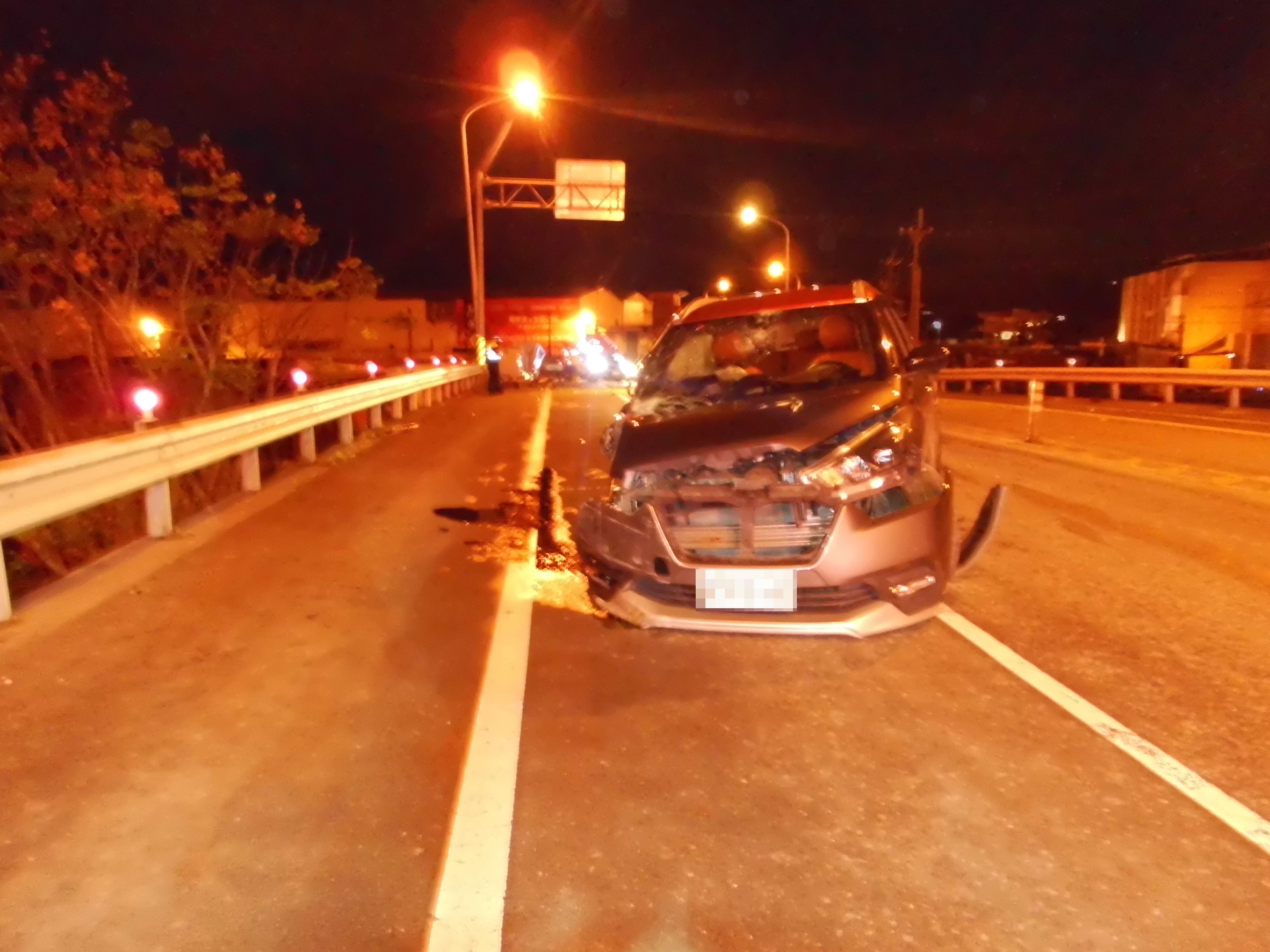 歪仔歪橋車禍男子酒駕撞電箱 車毀人受傷數百戶停電 - https://www.watchmedia01.com