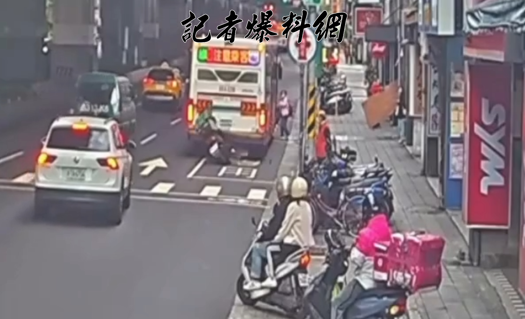 王男向警方自述,外送途中突然恍神、沒注意到車前狀況才釀禍。