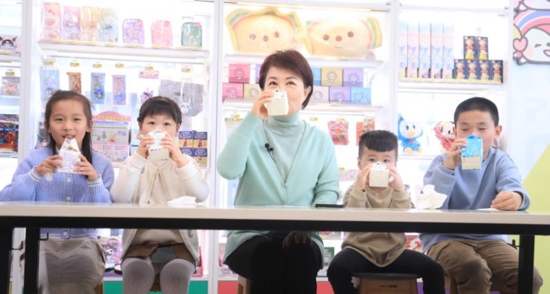 中市府將啟「台中有鈣讚計畫」 盧秀燕視察超商兌領機制 確保學童安心喝鮮奶
