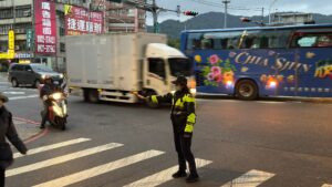科技輔助 過年不怕塞 土城警開啟 上帝視角 疏導交通 路口不禮讓當心挨罰 58 MEITU 20260202 113015032 300x169 1