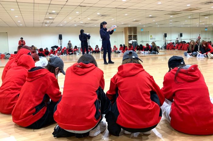 強化性騷擾防治觀念 新北婦幼警再赴味全龍啦啦隊宣導 74 《圖說》新北警婦幼隊向味全龍啦啦隊宣講。〈新北警婦幼隊提供〉