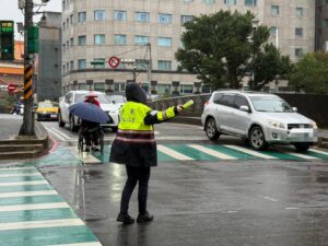 號誌故障警到場交管 護行車及用路人安全 54 1770034075342 300x225 1