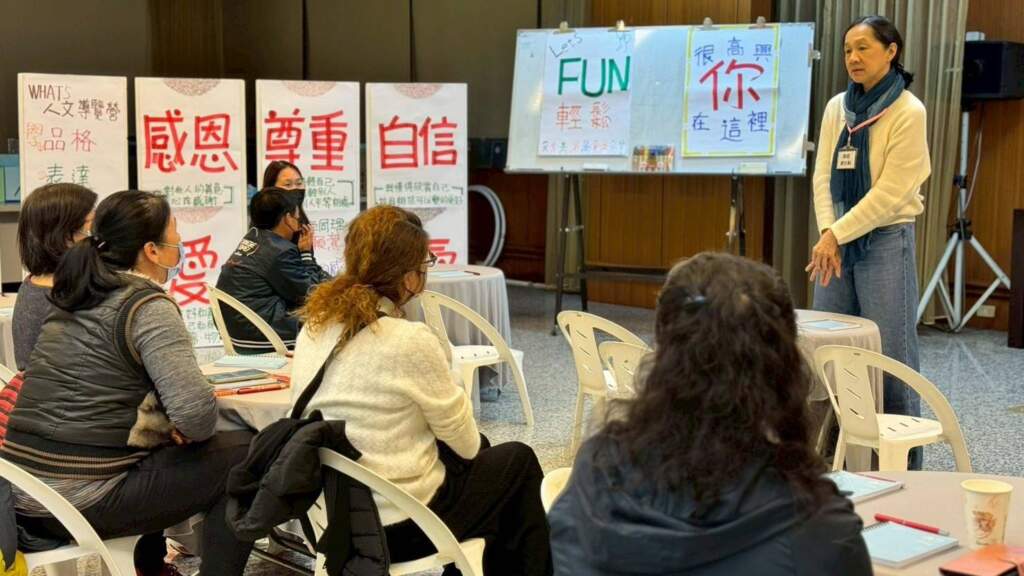 ▲人文品格冬令營的謝佳勳老師親子教養講座。(頂新和德文教基金會提供)