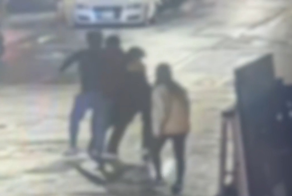 網路留負評 飲料店老闆娘街頭偶遇一星男涉撂人圍毆 220 cnews204260202a15