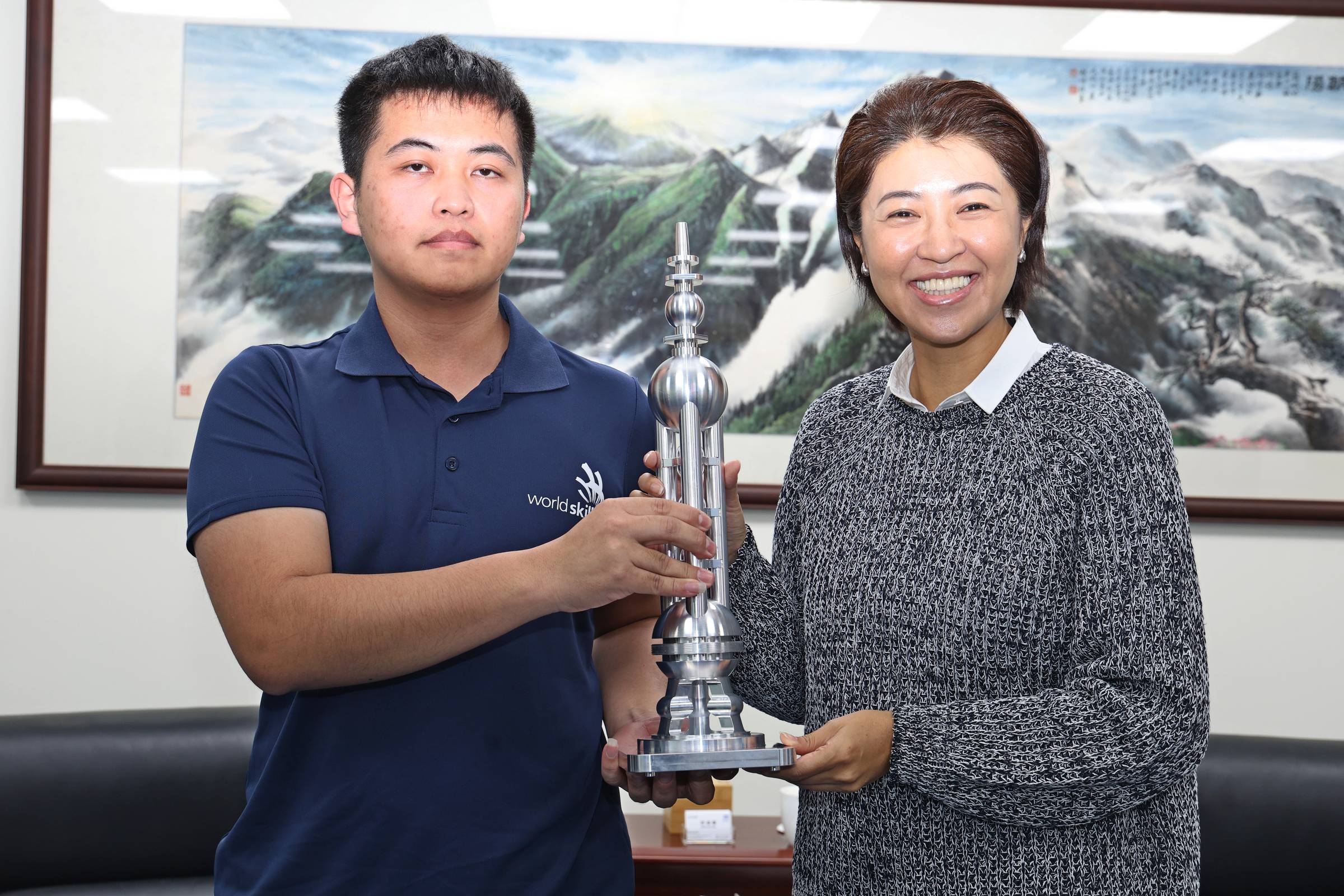 草屯商工 三金榮耀 技擊 國際 許淑華縣長祝賀期勉再接再厲