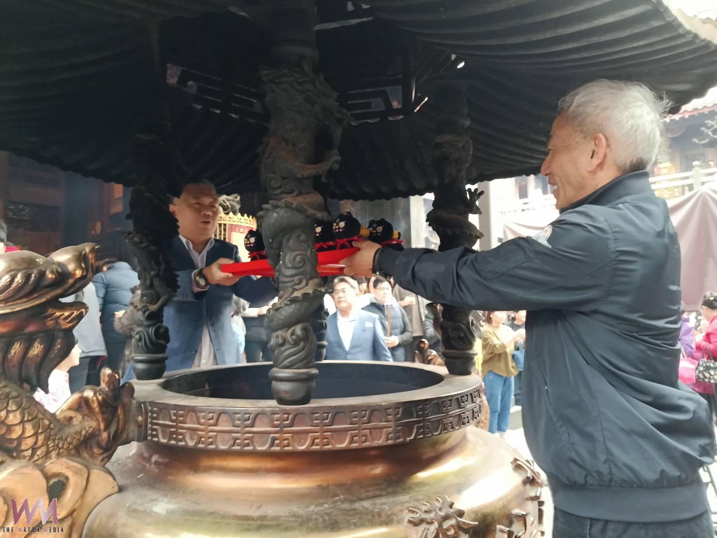 (有影片)/黑虎再度悠遊!北港武德宮攜手悠遊卡公司 「運財黑虎布偶悠遊卡」2月3日起全台開賣 - https://www.watchmedia01.com
