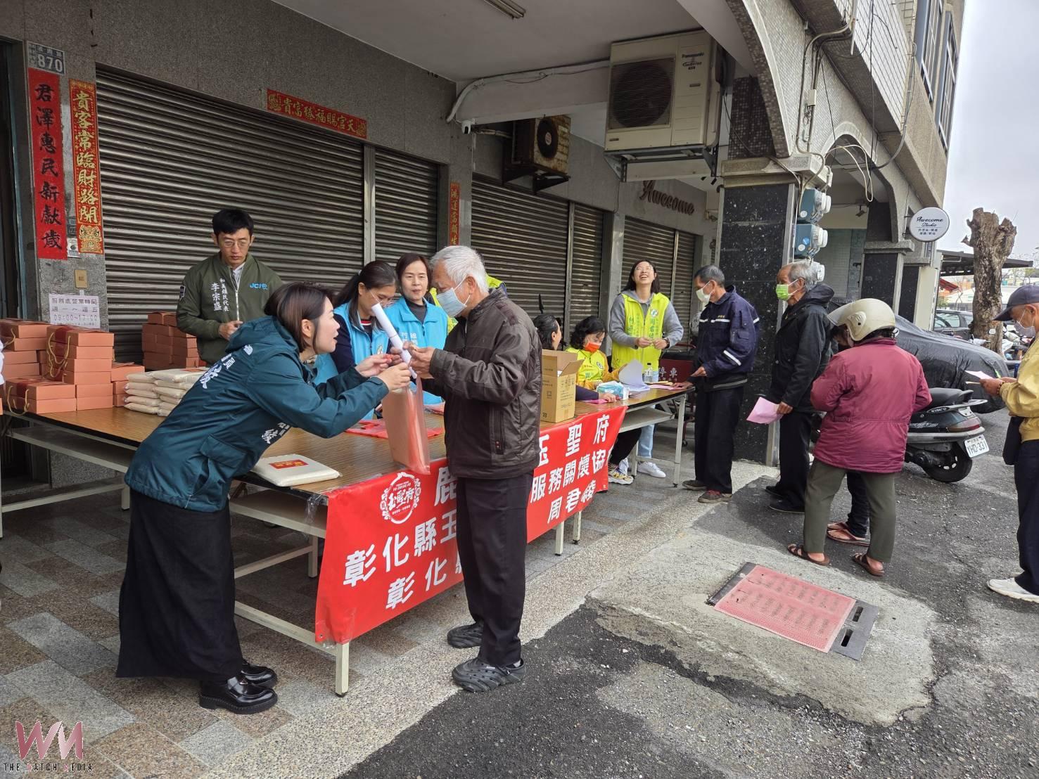 (有影片)/低收家庭增多 寒冬暖心行動 玉聖協會送加菜金與禮盒 - https://www.watchmedia01.com