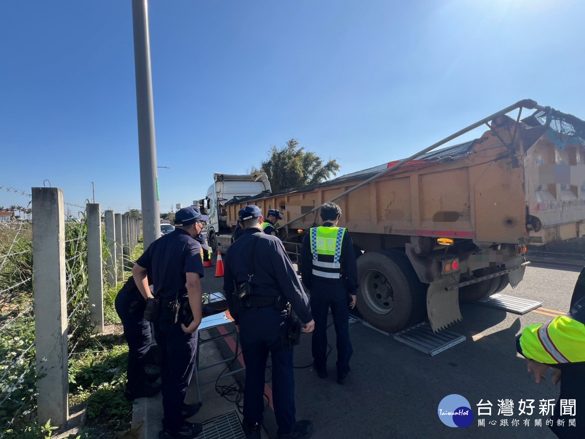 中壢警分局加強取締重劃區大型車違規。