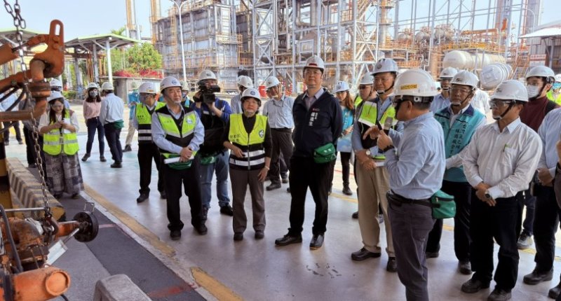 高市府與勞動部聯檢林園石化廠 羅副市長促業者邁向永續安全的高值未來