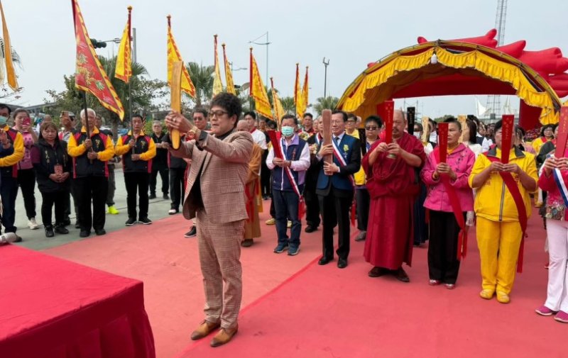 神明守護不毒青年！東港龍華勝會平安宴跨界聯手 傳統宮廟成反毒新陣地