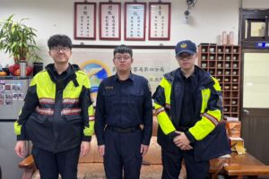 機車中柱卡水溝蓋 警即時協助排除 50 MEITU 20260203 121436882 300x200 1