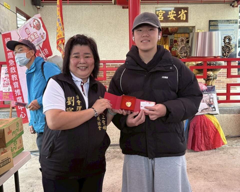 ▲白沙屯天上聖母慈善發展協會也連續十年選在擲筊當天舉辦「寒冬捐血活動」,結合信仰與公益,成為地方年度重要盛事。(圖/記者林明佑翻攝)