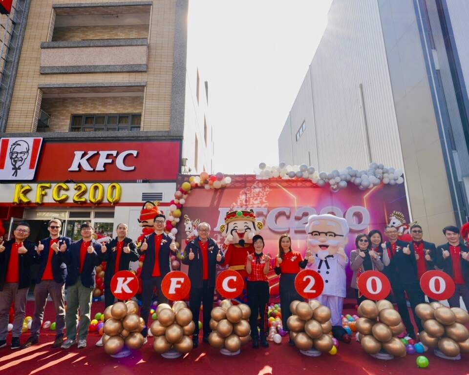 ▲台灣肯德基自在台成立第一家門市至今,已陪伴消費者走過40個年頭,今日迎來全台第200間門市「桃園領航」開幕,為品牌在台發展寫下重要里程碑