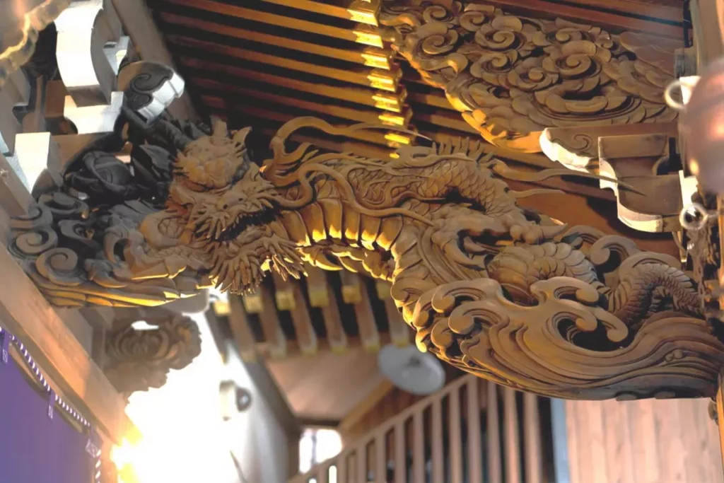 彷彿夢境中的雲海参道。©潮見龍宮