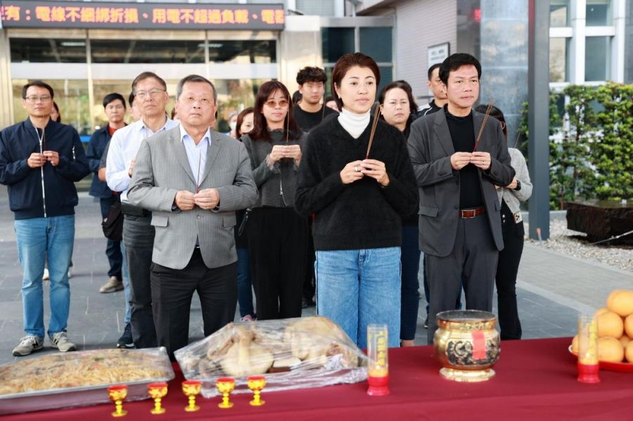 南投縣府舉辦年終尾牙祭拜　許淑華祈求諸事平安