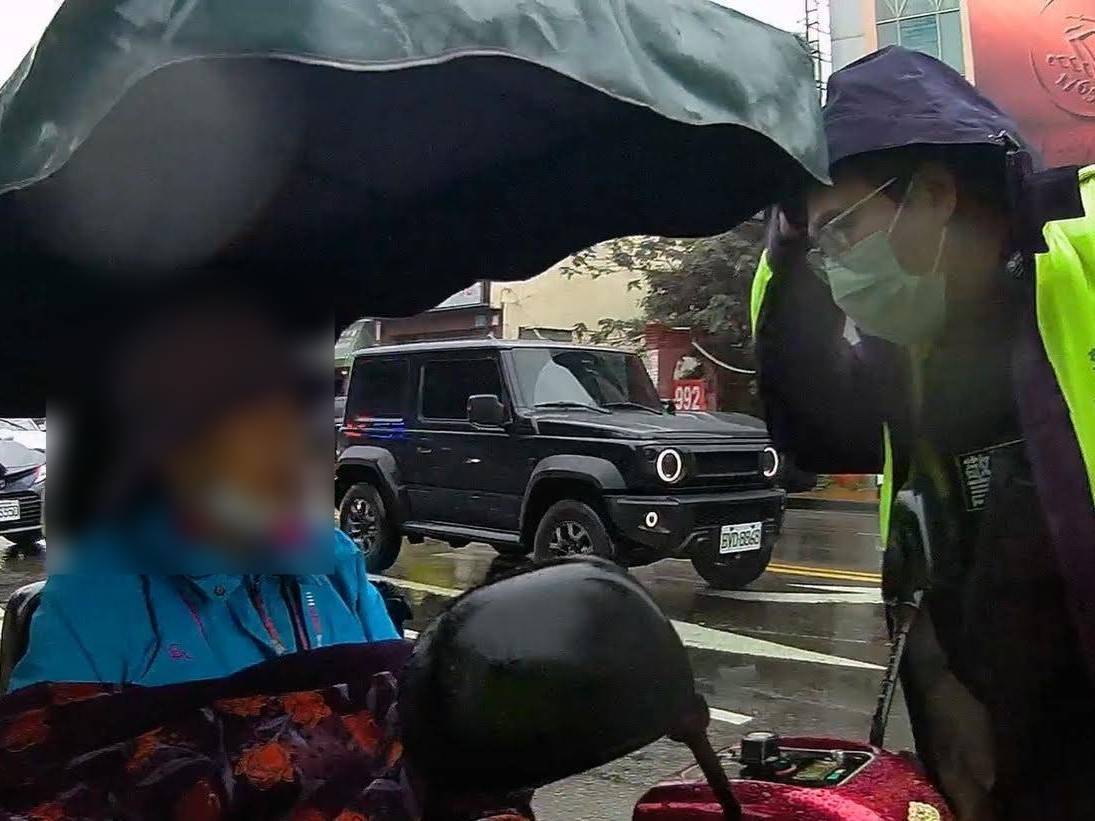 平鎮婦受困街頭凍到發抖 警開暖氣護送返家 815170 0