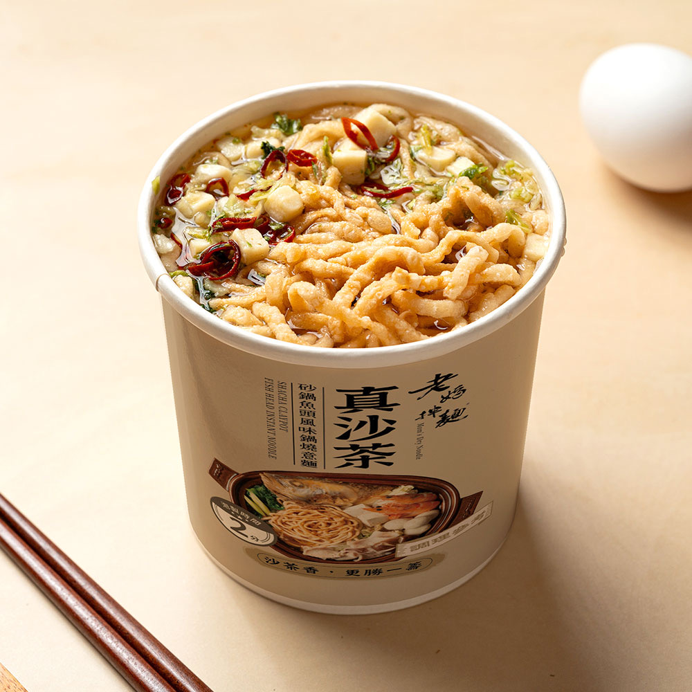 老媽拌麵洞察消費者即食食品習慣,正式推出「真沙茶沙鍋魚頭風味鍋燒意麵」一上市即大受好評。(圖/記者 張泓笙翻攝)