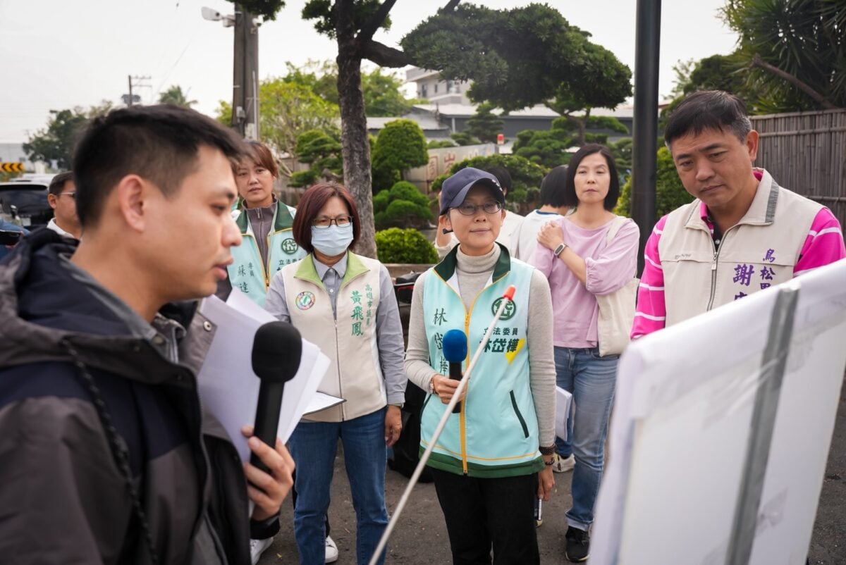 ▲鳥松區道路安全受關注，林岱樺會勘神農路48巷，要求5月底前改善。