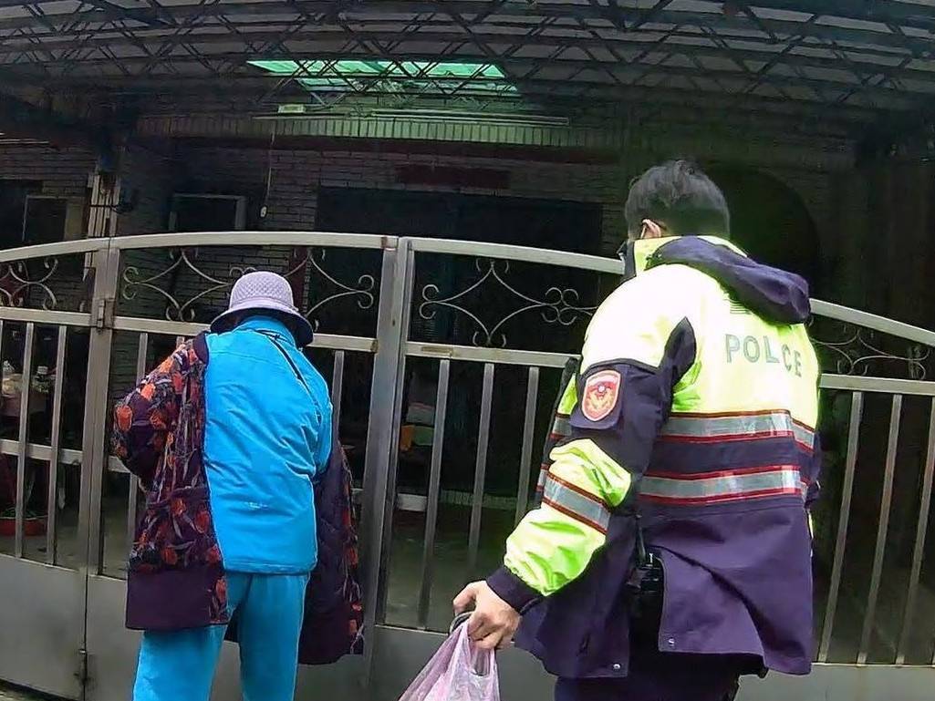 細雨濕冷阿嬤不孤單 平鎮警分局北勢所暖警及時伸援手 - https://www.watchmedia01.com