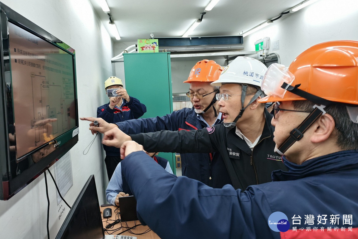 桃園市副市長蘇俊賓前往轄內大型化纖廠進行春安輔導稽核,並與業者交流溝通。