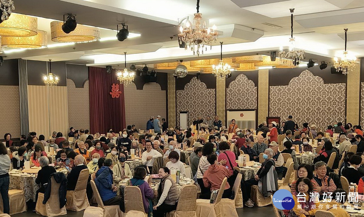 分區舉辦新春聯誼彼此交流。(退休公教人員協會提供)
