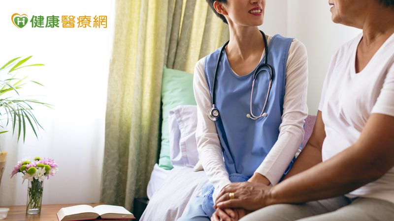 「早發性失智症」65 歲前發病 醫籲:治療搶時間!