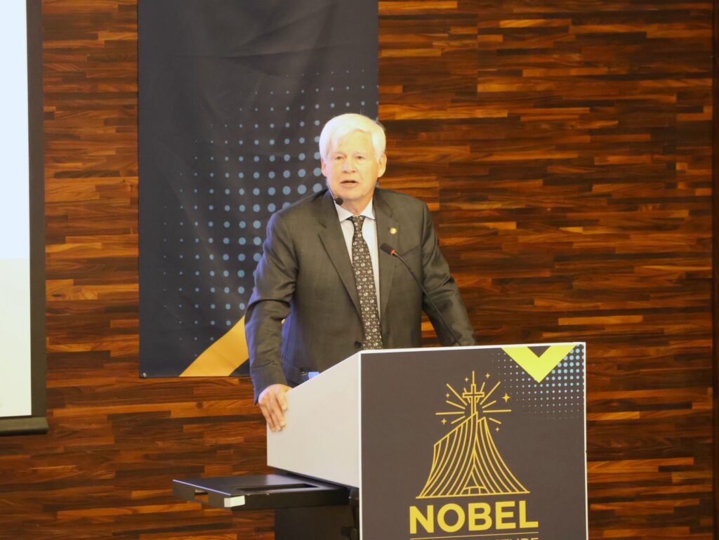 諾貝爾經濟學獎得主東海大學開講 Robert F. Engle III以財務金融新思維破解氣候風險與挑戰 36 %E5%9C%96%E8%AA%AA%E4%B8%89%EF%BC%8CEngle%E6%95%99%E6%8E%88%E6%8F%90%E5%87%BA%E3%80%8C%E7%B5%82%E6%AD%A2%E9%A2%A8%E9%9A%AA%E3%80%8D%EF%BC%88Termination Risk%EF%BC%89%E4%BE%86%E8%AA%AA%E6%98%8E%E4%BC%81%E6%A5%AD%E9%A0%90%E8%A6%8B%E7%B5%82%E9%BB%9E%E4%BE%86%E8%87%A8%E6%99%82%E7%9A%84%E7%AD%96%E7%95%A5%E8%BD%89