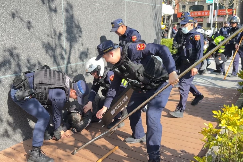 模擬商圈突發歹徒攻擊事件 竹縣警消「隨機攻擊演練」實兵操演情境逼真 39 115020431