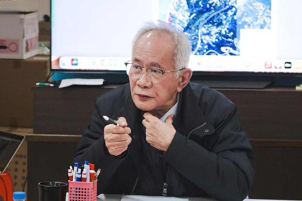 苗栗高鐵運量倒數第二 鍾東錦盼增班、加開接駁車 240 苗栗高鐵運量倒數第二 鍾東錦盼增班、加開接駁車 239