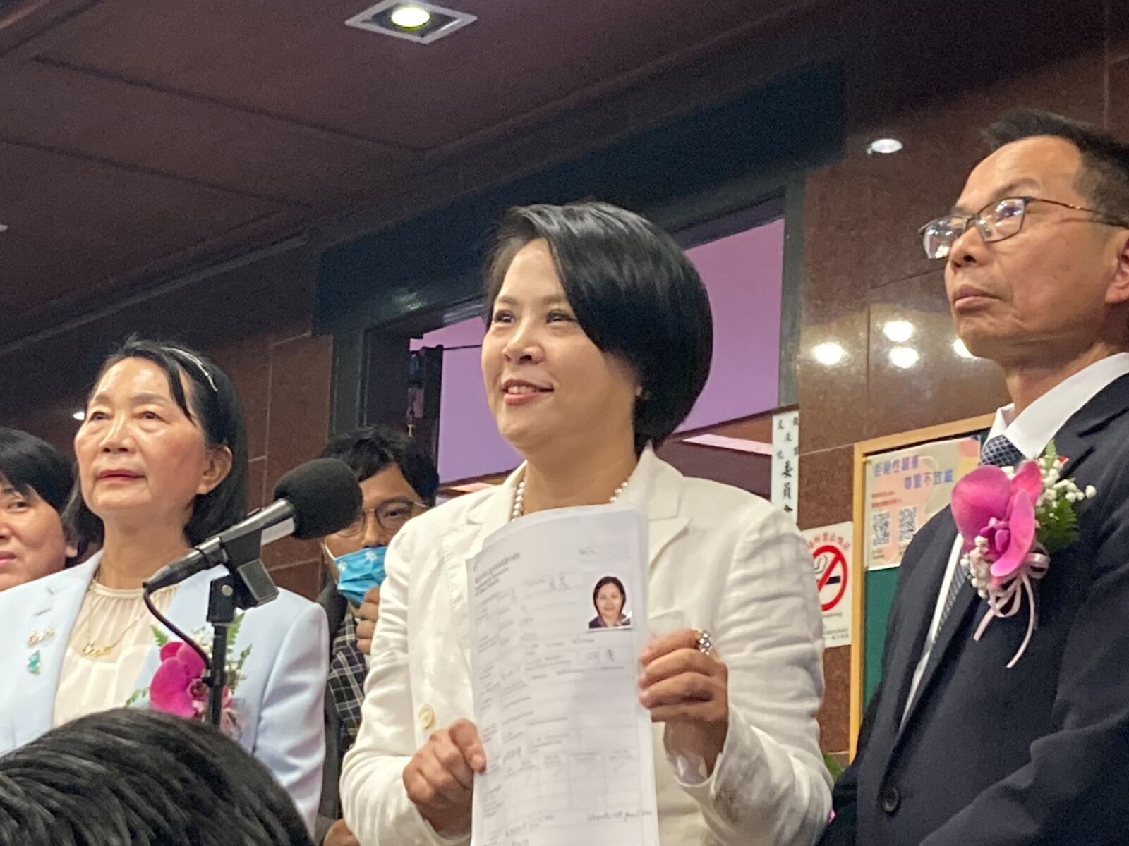 【藍蝴蝶專欄】當法律要求成為不可能任務:陸籍公職爭議暴露的制度破口 214 【藍蝴蝶專欄】當法律要求成為不可能任務:陸籍公職爭議暴露的制度破口 213
