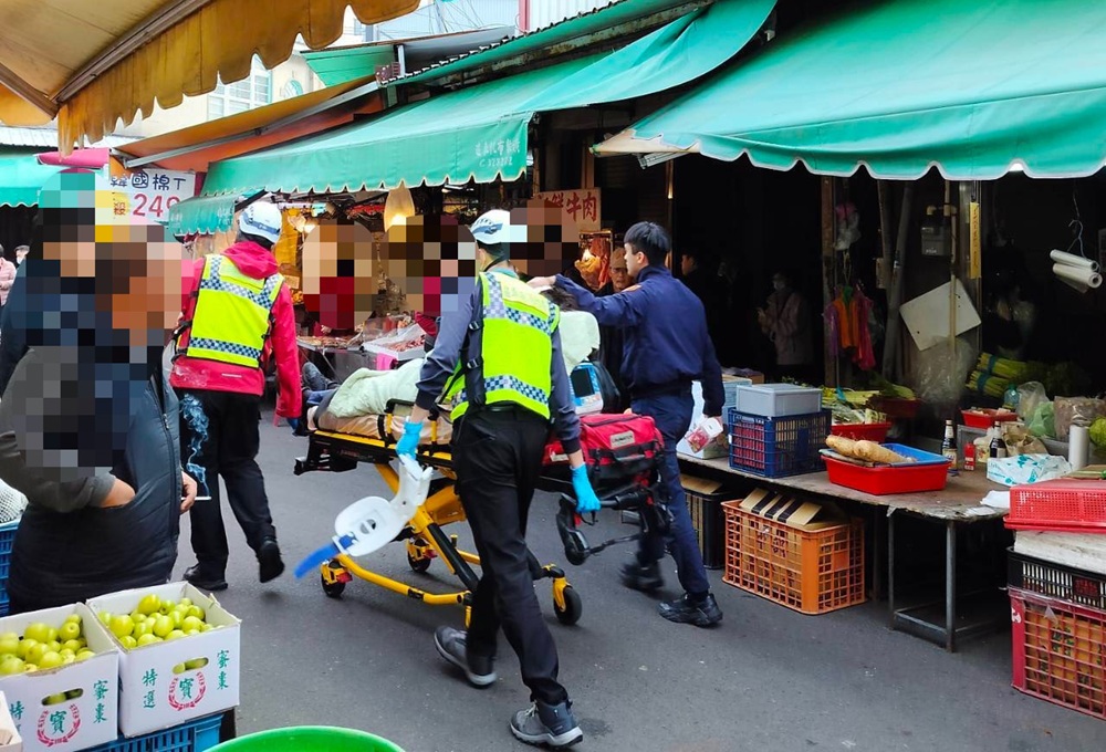 借手機不成疑握刀蹲守 警到場勸導被砍開2槍40歲男身亡 208 cnews204260204a06
