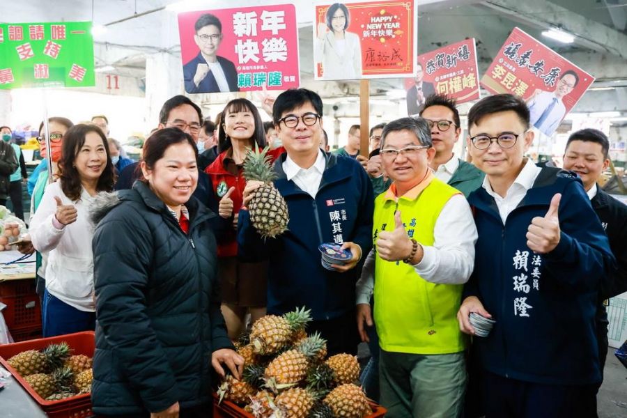 春節前農產品供應情形 陳其邁清晨巡訪鳳山、高雄果菜批發市場