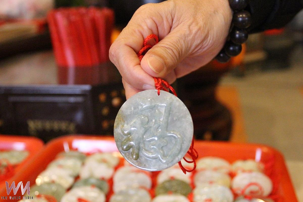 斗六震天府點燈送翡翠福牌 發送美金紅包發財金擲茭 - https://www.watchmedia01.com