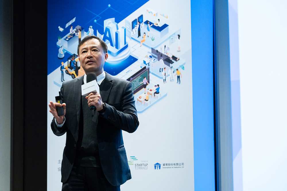華碩聯合科技系統事業總經理廖逸翔期許攜手更多 ISV 軟體夥伴，串聯 AI、雲端、資安及數據分析與顧問服務等多元解決方案。