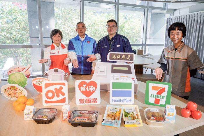 急難需求幸福保衛站 新北春節平安服務啟動 55 《圖說》新北市「幸福保衛站」服務全年無休,針對18歲以下兒少,若因家庭突發變故或緊急狀況有餐食需求,可就近至全市2,293間四大超商門市登記取餐。〈社會局提供〉