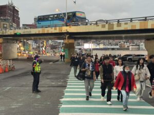 基警加強春節交通疏導 呼籲民眾配合管制措施 34 1770276800820 300x225 1