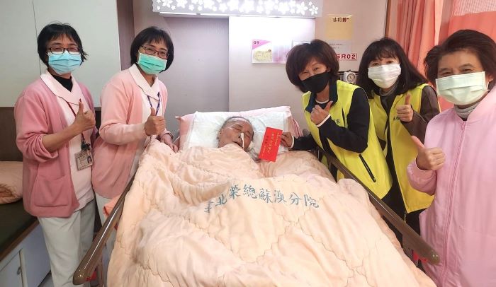 春節前夕慰問住院榮民 陳桂美親赴蘇澳及員山 51 《圖說》板橋榮家於春節前夕慰問蘇澳及員山分院住院榮民。〈板橋榮家提供〉