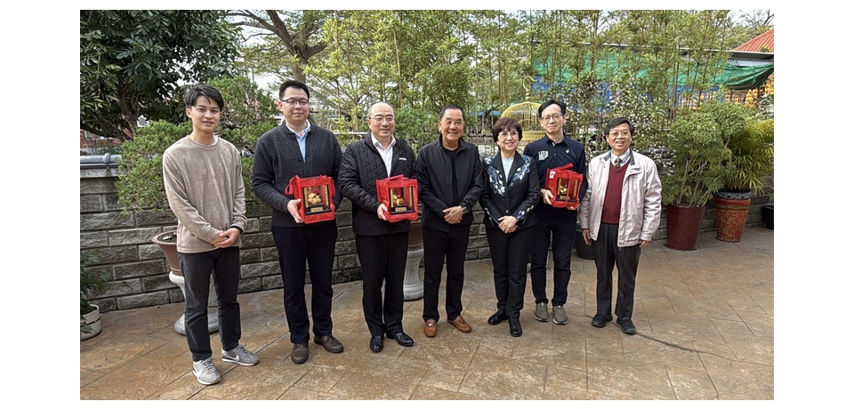 鴻海集團前總財務長黃秋蓮帶領鴻海旗下事業群重要幹部到竹山紫南宮參拜
