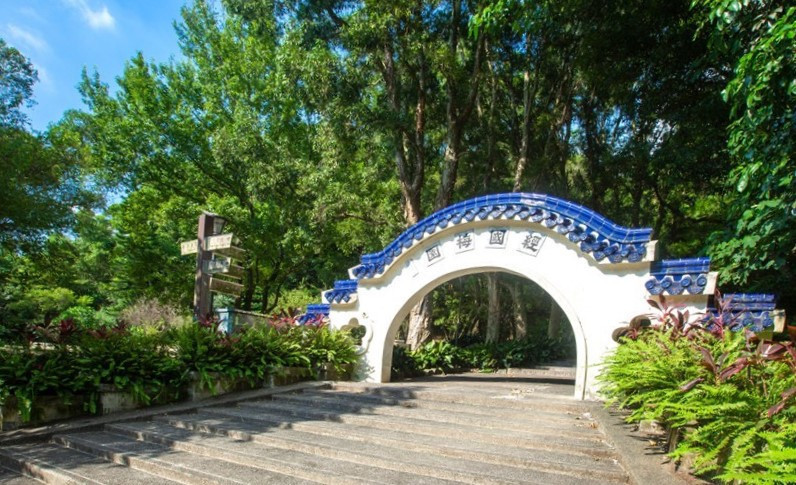 健行後,可順遊鄰近的桃園孔廟與忠烈祠神社。
