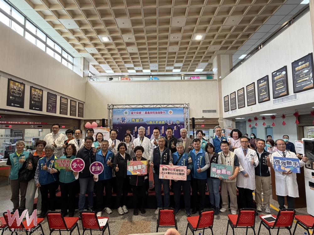 台中榮民總院傅雲慶總院長親率25科55位醫師駐診嘉義榮民分院,讓強強聯手照顧雲嘉南地區民眾健康。(圖/記者陳惲朋攝)