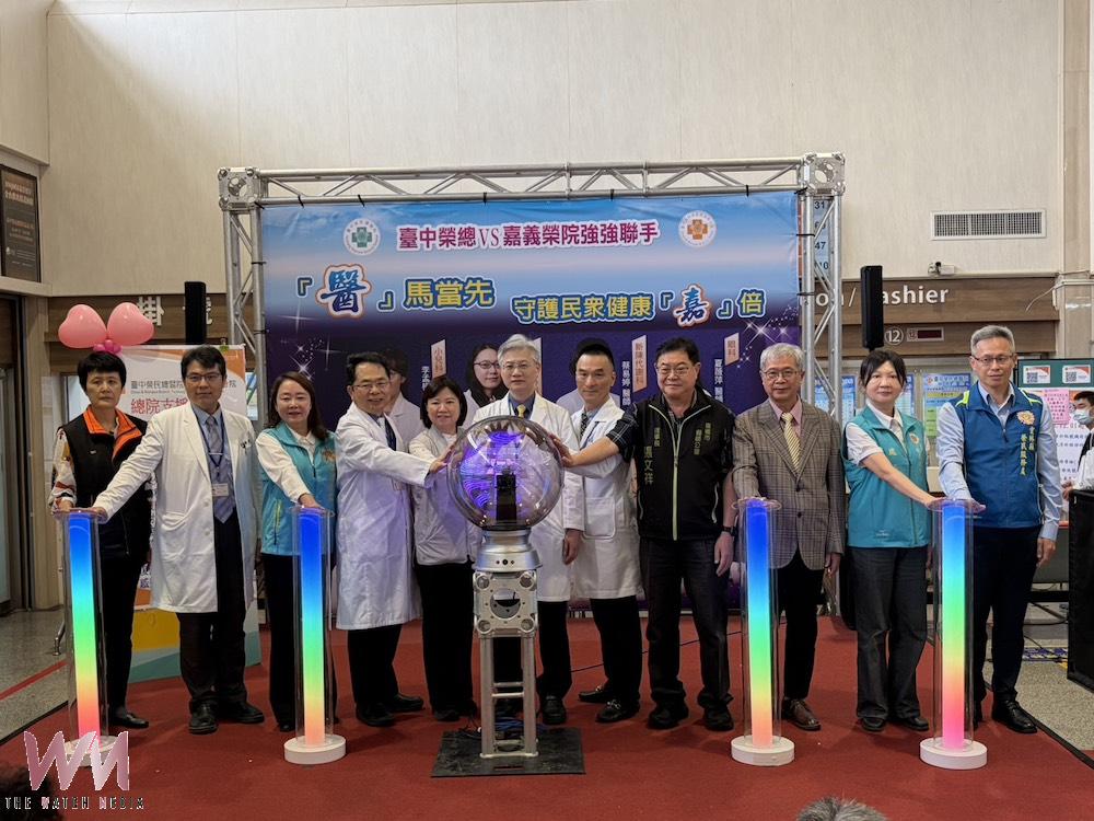 台中榮民總院傅雲慶總院長親率25科55位醫師駐診嘉義榮民分院啟動儀式。(圖/記者陳惲朋攝)