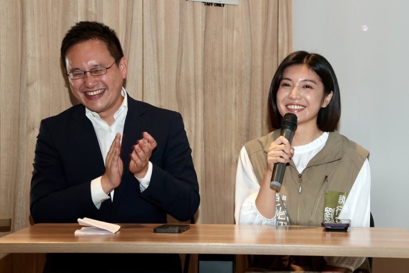 劉品妡（右）過去曾在趙怡翔（左）團隊中擔任幕僚職務，隨著大安文山議員初選升溫，兩人關係也成為討論焦點。（圖／翻攝自社群）