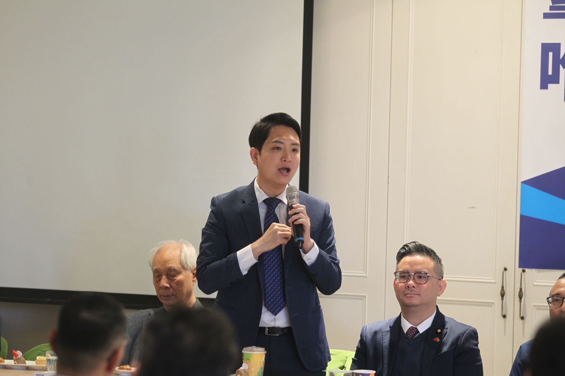 廖了以整合紅黑派挺江啟臣 胡志強:支持他是「100年承諾」台中不能輸