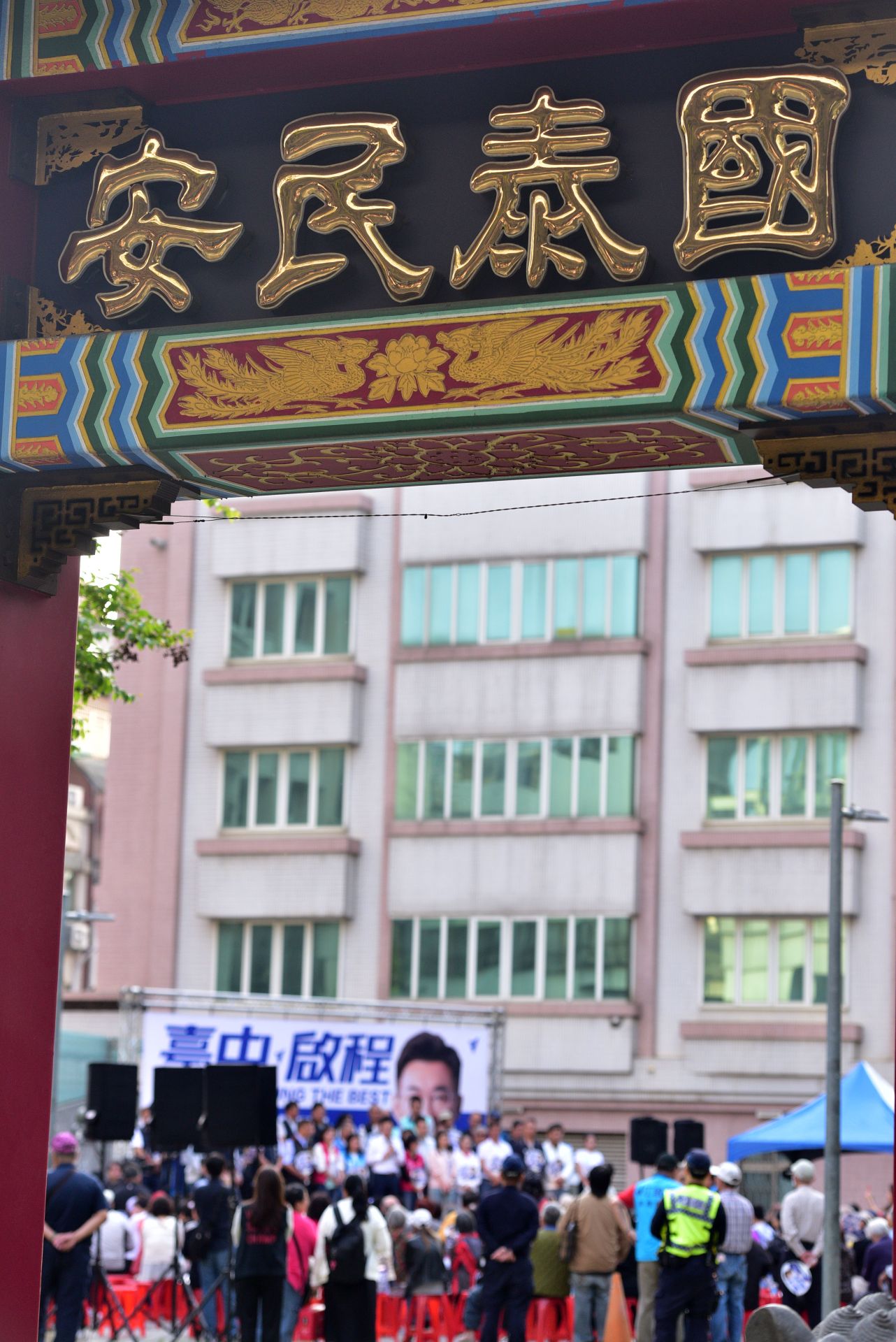 國民黨臺中市長初選將於下週登場,臺中市長參選人江啟臣21日於南屯區水安宮舉行見面會,在兩岸溝通之門封閉下,台海局勢漸趨緊張,民眾最迫切的需求是國泰民安。(黃國峰攝)